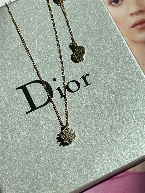 dior flower necklace.